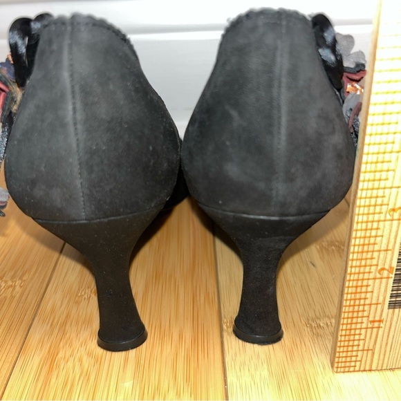 Stuart Weitzman Elegant Black Suede,Women's Heels Pumps , Size 10M, - Picture 7 of 10